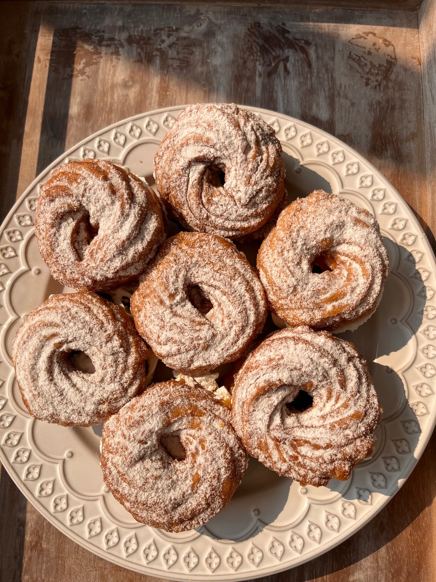 Cruller fourré au caramel DISPONIBLE VENDREDI ET SAMEDI UNIQUEMENT