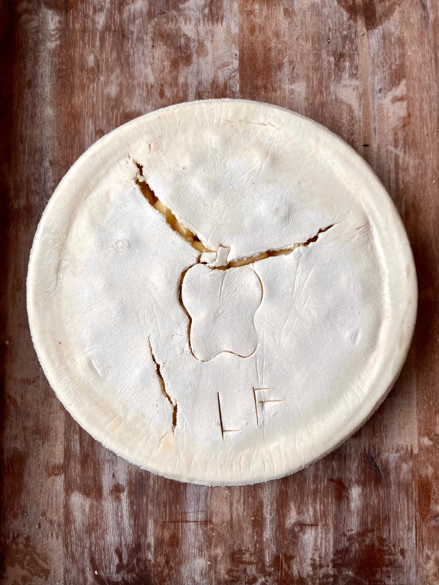 Tarte aux pommes au caramel salé sans produits laitiers surgelée (petite) - disponible en magasin seulement
