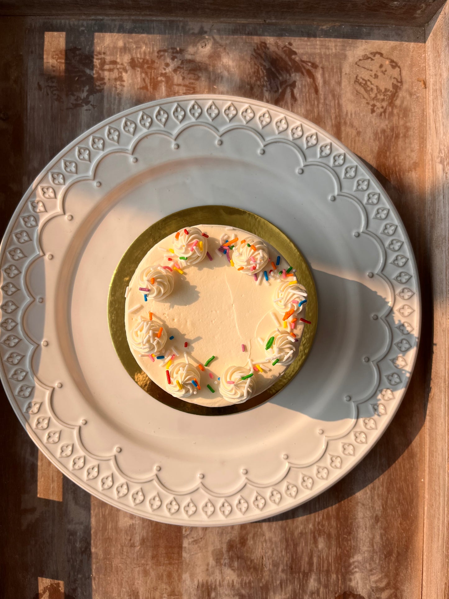 Gâteau à la vanille 4" avec 2 couches de pré-commande 48 heures à l'avance - Disponible pour ramassage en magasin seulement