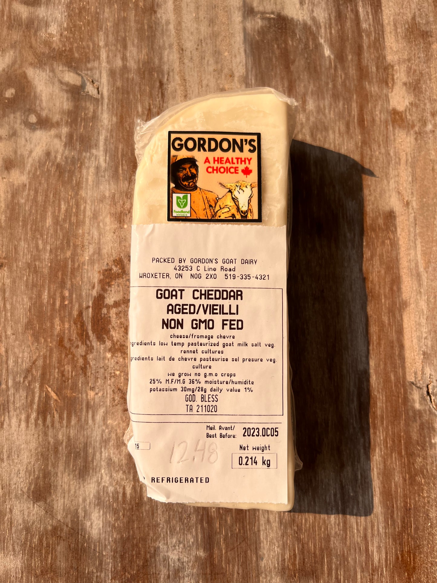 Cheddar de chèvre vieilli (prix au gr)- disponible en magasin seulement