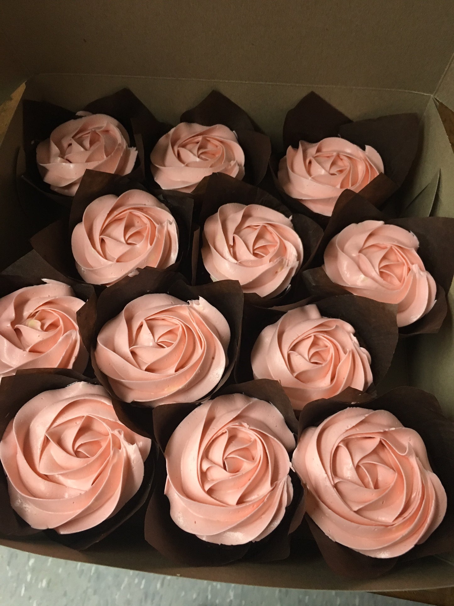 Cupcakes sans gluten avec glaçage (6) - pré-commande 48 heures à l'avance - Disponible pour retrait en magasin uniquement
