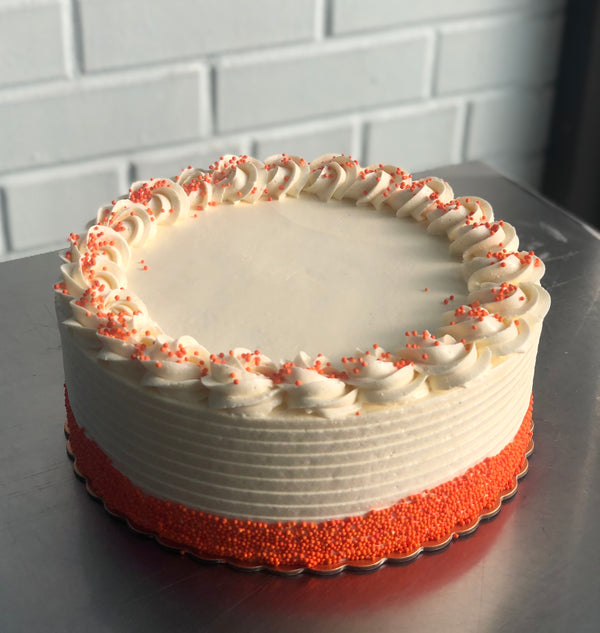 Gâteau aux carottes de 9" - pré-commandez 48 heures à l'avance - Disponible pour ramassage en magasin seulement