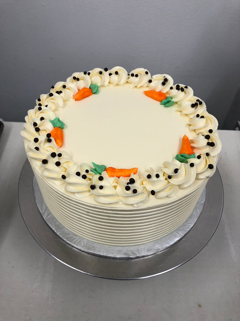 Gâteau aux carottes de 9" - pré-commandez 48 heures à l'avance - Disponible pour ramassage en magasin seulement