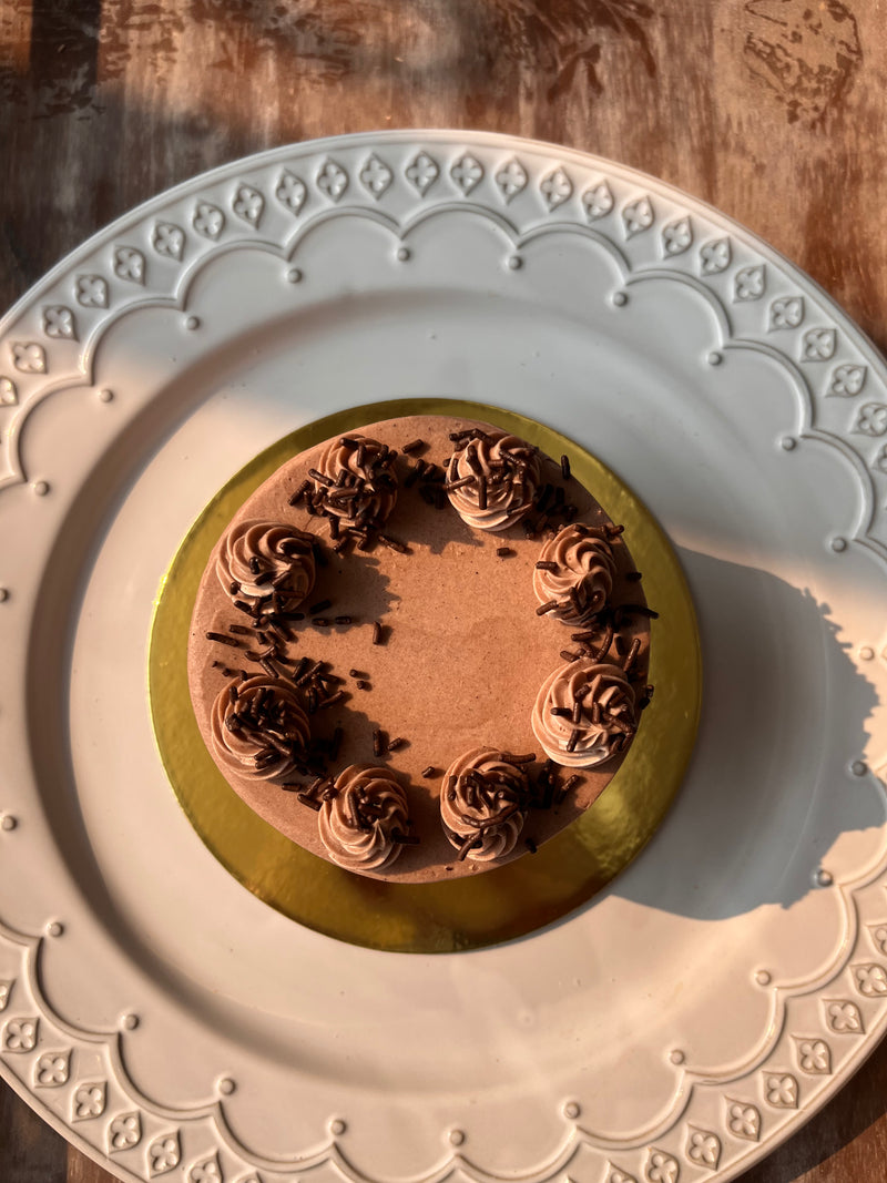 Gâteau au chocolat 4" avec ganache 2 couches pré-commande 48 heures à l'avance - Disponible pour ramassage en magasin seulement