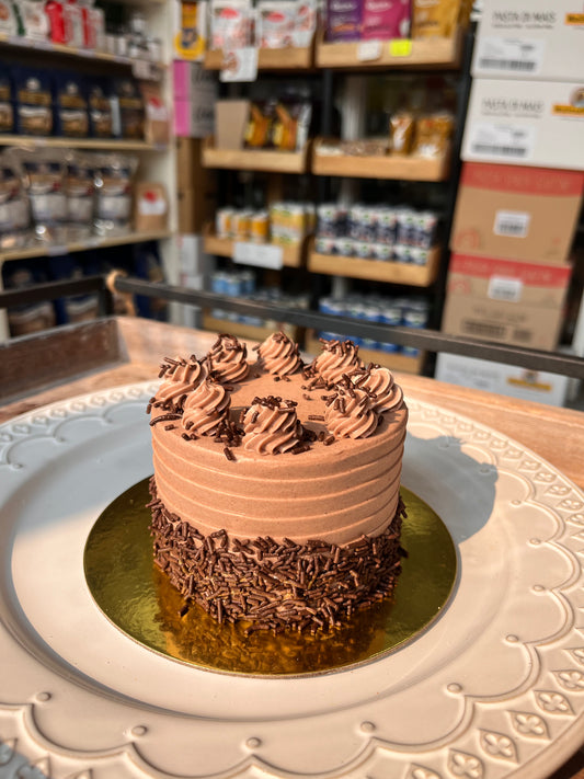 Gâteau au chocolat 4" avec ganache 2 couches pré-commande 48 heures à l'avance - Disponible pour ramassage en magasin seulement