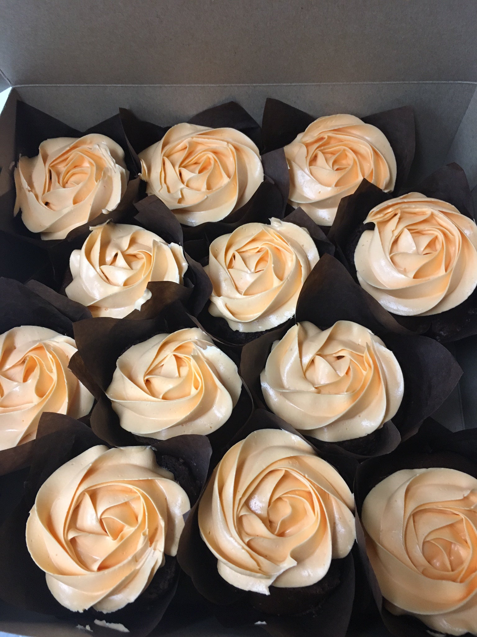 Cupcakes sans gluten avec glaçage (6) - pré-commande 48 heures à l'avance - Disponible pour retrait en magasin uniquement