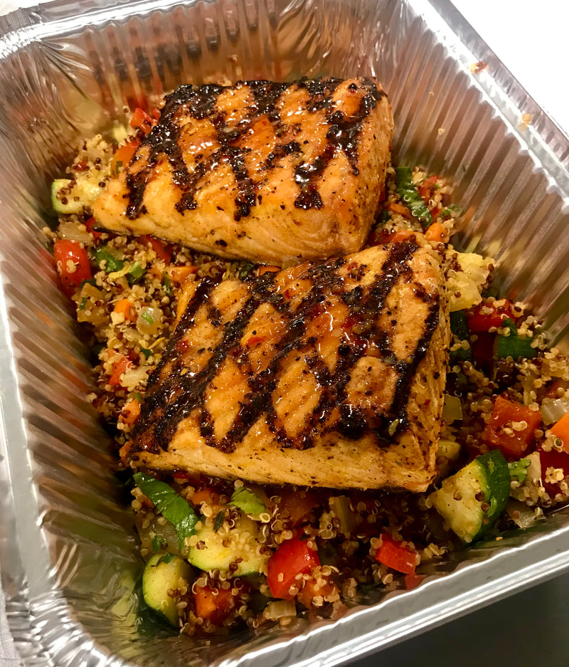 Saumon grillé aux agrumes avec quinoa aux légumes et au citron fumé (SG)